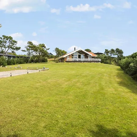 Holiday home Stunning In With Sauna Humble